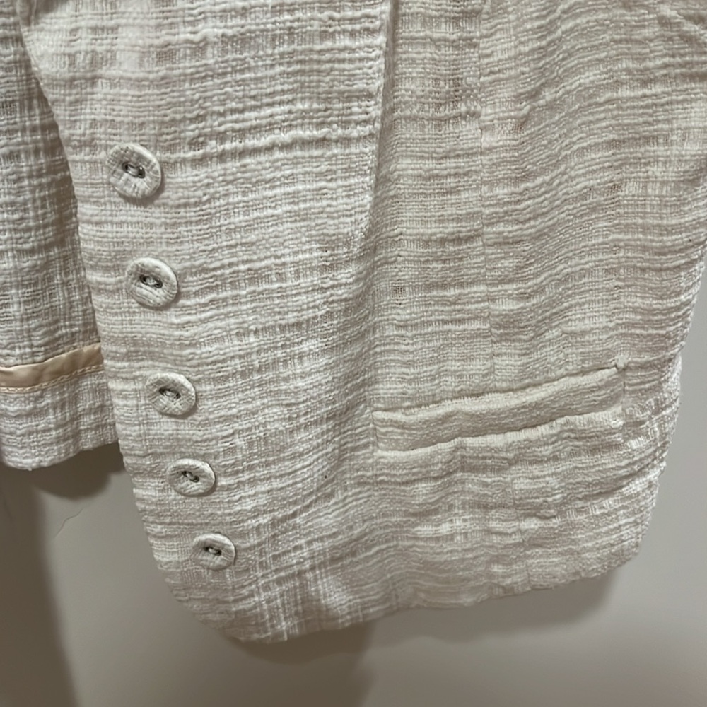 Anthropologie white vest with buttons - Picture 6 of 7